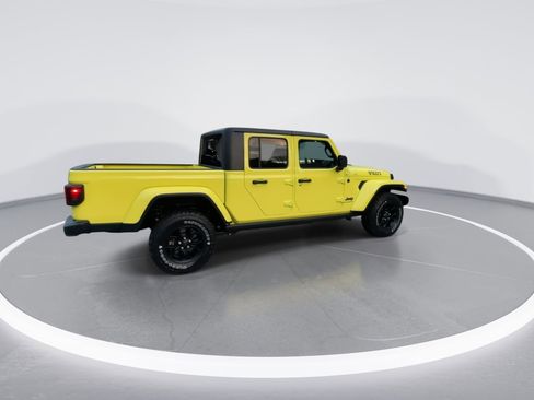 Used 2023 Jeep Gladiator Willys AWD/4WD image 21