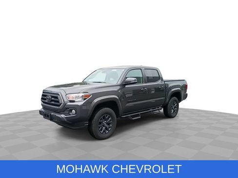 Used 2023 Toyota Tacoma SR5 w/ Technology Package AWD/4WD image 4