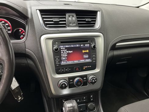 Used 2015 GMC Acadia SLE FWD image 17