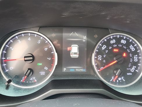 Used 2019 Toyota RAV4 XLE w/ Convenience Package AWD/4WD image 13