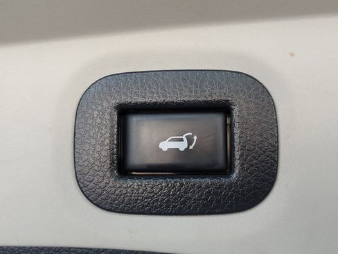 Used 2018 Nissan Rogue SV FWD image 30