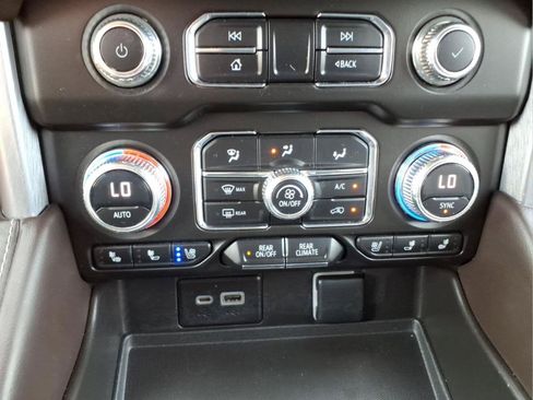 Used 2023 GMC Yukon SLT w/ SLT Luxury Package AWD/4WD image 25