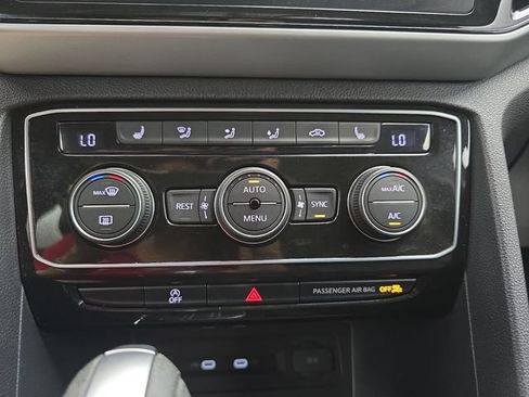 Used 2023 Volkswagen Atlas SE w/ Panoramic Sunroof Package FWD image 24