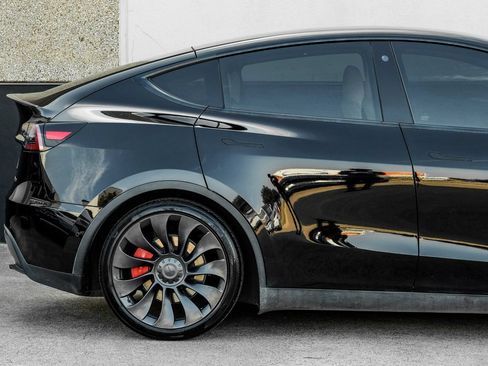 Used 2022 Tesla Model Y Performance AWD/4WD image 10