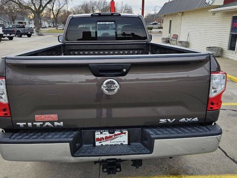 Used 2017 Nissan Titan SV image 18
