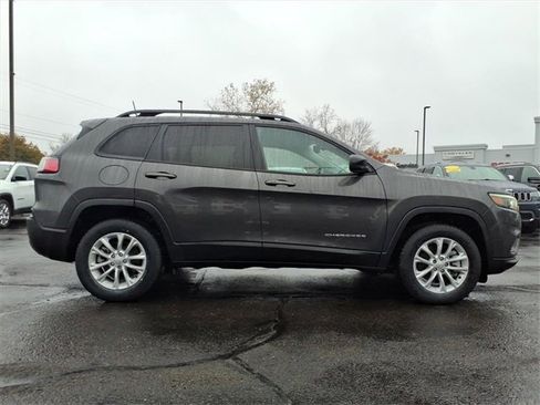 Certified 2022 Jeep Cherokee Latitude Lux image 2