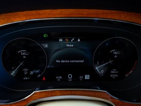 Used 2021 Bentley Bentayga image 45