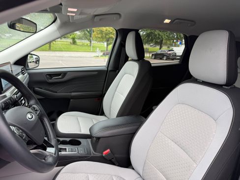 Used 2024 Ford Escape Active w/ Cold Weather Package FWD image 2