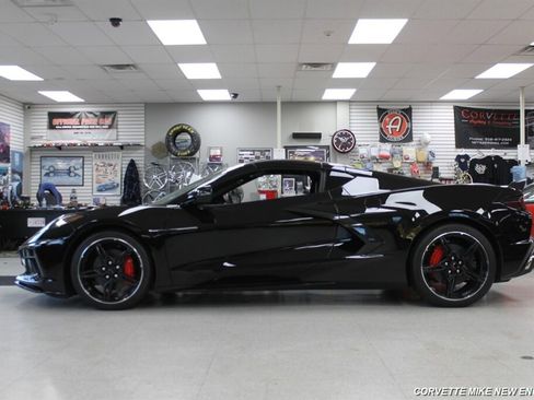 Used 2020 Chevrolet Corvette Stingray Preferred Cpe w/ 2LT Preferred Equipment Group RWD image 8