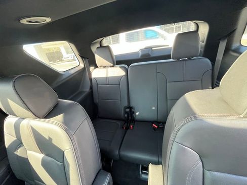 Used 2023 Chevrolet Traverse RS image 12