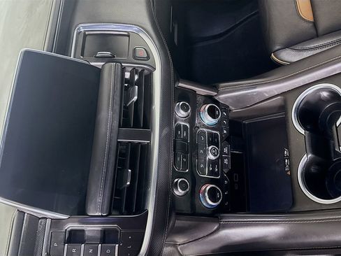Used 2024 GMC Yukon AT4 w/ Technology Package image 17
