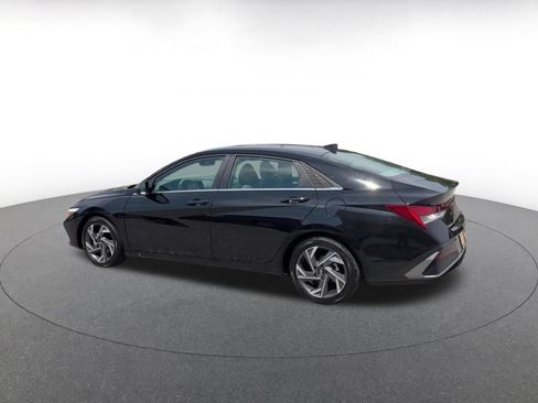 Used 2025 Hyundai Elantra SEL FWD image 10