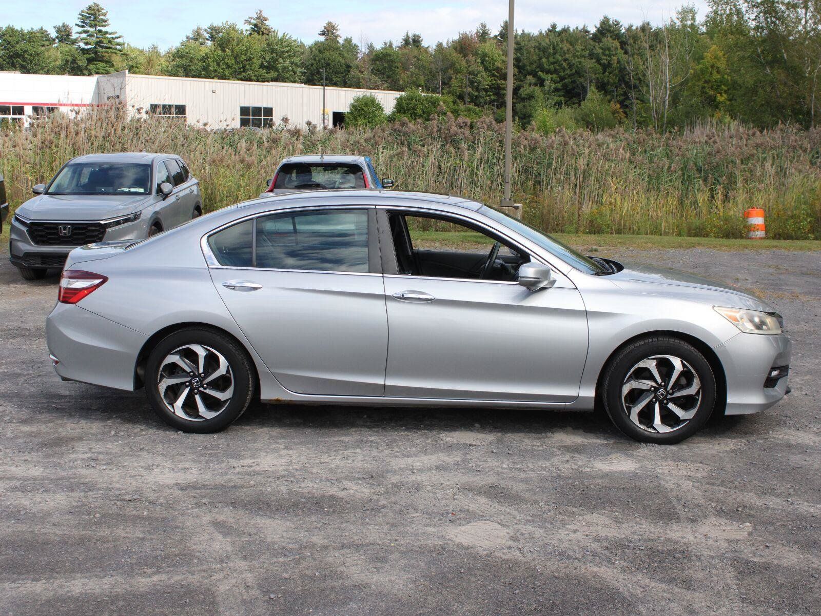 Used 2016 Honda Accord EX image 4