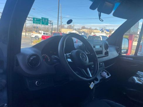 Used 2019 Mercedes-Benz Sprinter 170 image 12