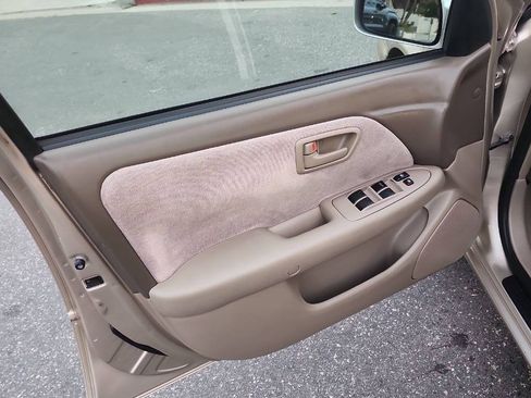 Used 1998 Toyota Camry XLE FWD image 16