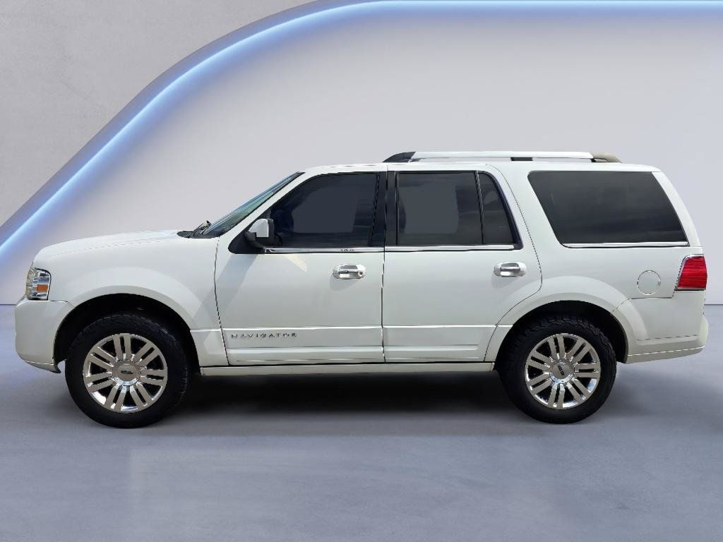 Used 2013 Lincoln Navigator 4WD w/ HD Trailer Tow Pkg image 2