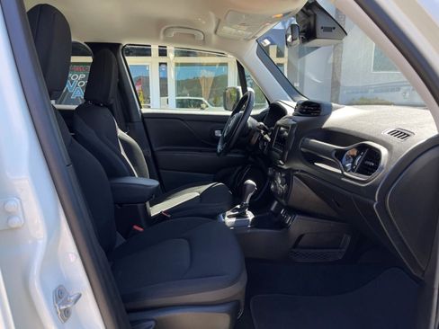 Used 2020 Jeep Renegade Altitude FWD image 21