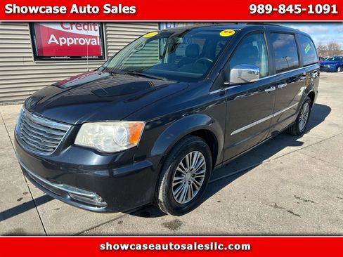 Used 2014 Chrysler Town & Country Touring-L w/ Driver Convenience Group image 1