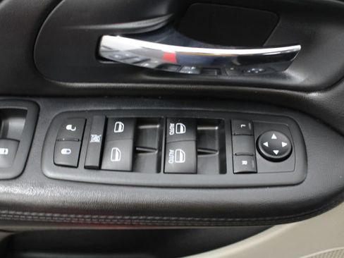 Used 2012 Dodge Grand Caravan SXT image 26