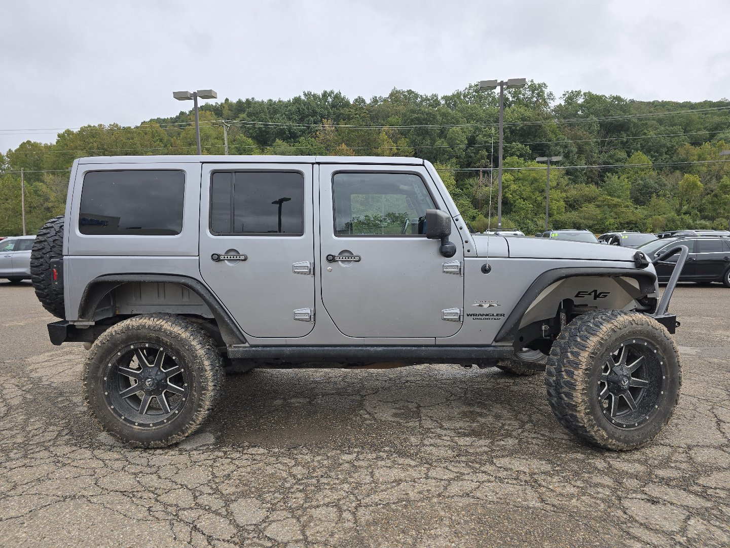 Used 2016 Jeep Wrangler Unlimited Sahara w/ Connectivity Group AWD/4WD image 50