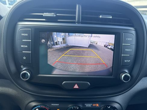 Used 2022 Kia Soul LX FWD image 25