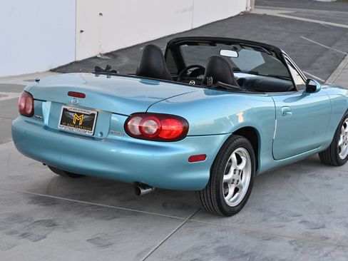 Used 2002 MAZDA MX-5 Miata image 9