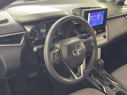 Used 2024 Toyota Corolla Cross AWD Hybrid w/ Moonroof Package image 12