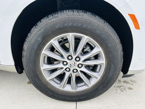 Used 2023 Buick Enclave Essence image 43