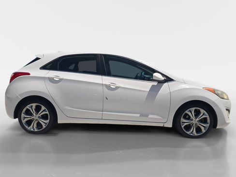 Used 2013 Hyundai Elantra GT w/ Touch & Go Pkg FWD image 2
