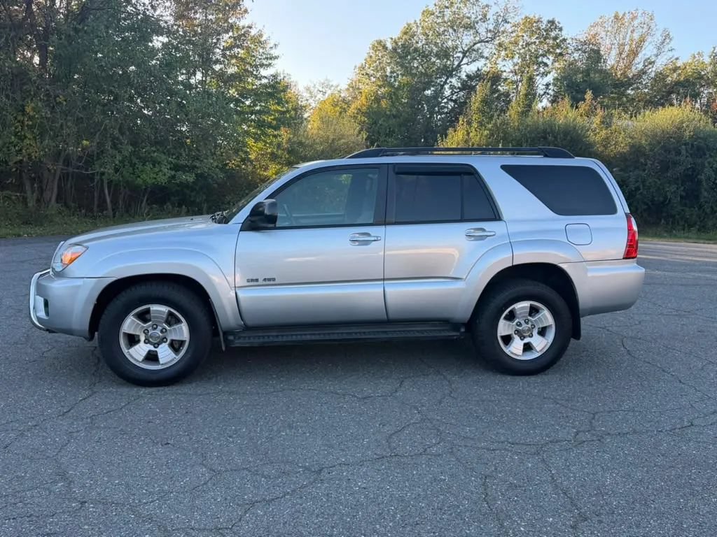 Used 2006 Toyota 4Runner SR5 AWD/4WD image 2