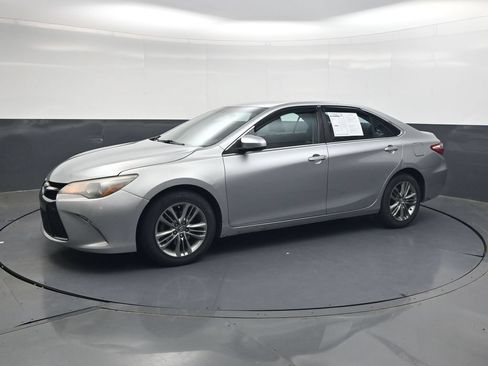Used 2015 Toyota Camry SE FWD image 11