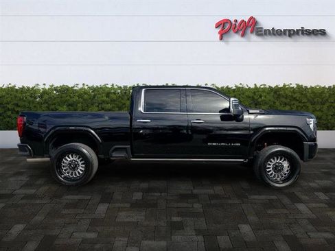 Used 2024 GMC Sierra 2500 Denali Ultimate image 9