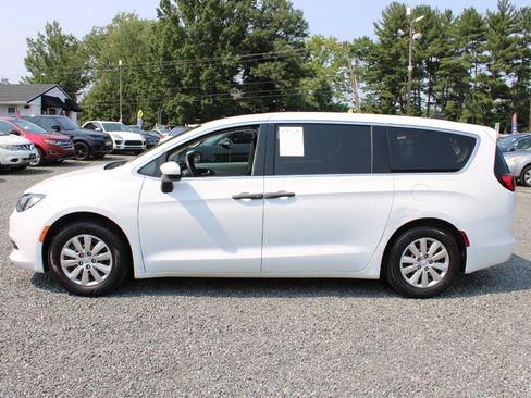 Used 2018 Chrysler Pacifica L FWD image 10