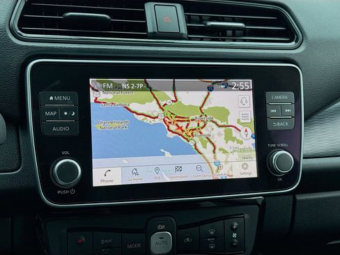 Used 2022 Nissan Leaf SV w/ SV Technology Package image 9