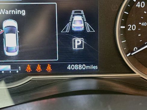 Used 2024 Nissan Versa SV FWD image 19