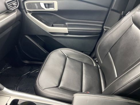 Used 2022 Ford Explorer XLT w/ Equipment Group 202A image 21