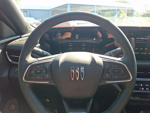 Used 2025 Buick Envista Avenir FWD image 24