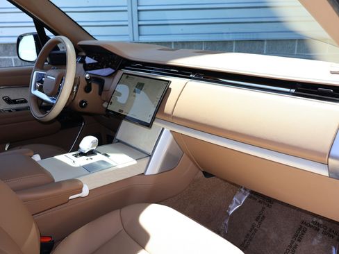 Certified 2025 Land Rover Range Rover SV AWD/4WD image 30