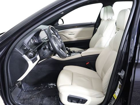 Used 2014 BMW 550i xDrive Sedan AWD/4WD image 34