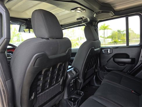 Used 2021 Jeep Gladiator Rubicon image 18