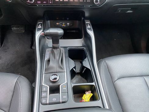 Used 2025 Kia Sorento S FWD image 17