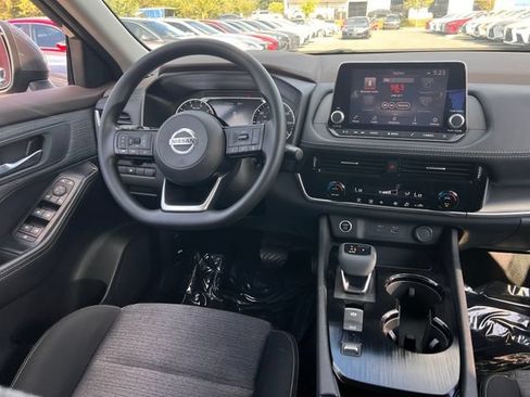 Used 2021 Nissan Rogue SV FWD image 16