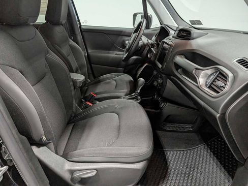 Used 2023 Jeep Renegade Latitude w/ Premium Group image 43