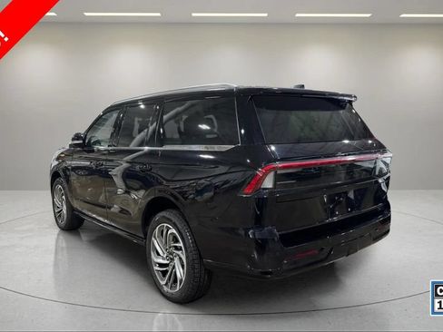 Certified 2025 Lincoln Navigator Reserve AWD/4WD image 15