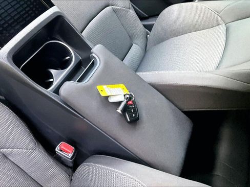 Used 2025 Subaru Solterra AWD/4WD image 17