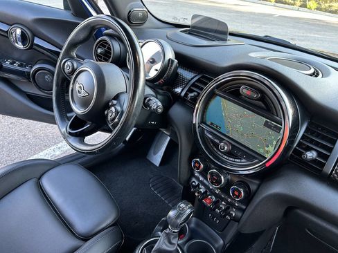 Used 2016 MINI Cooper S image 18