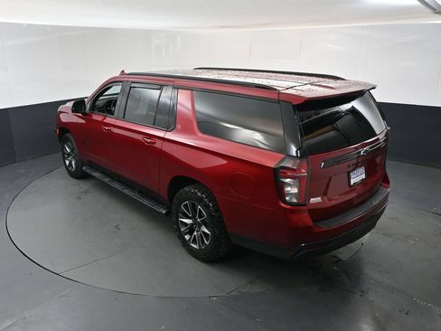 Used 2024 Chevrolet Suburban Z71 w/ Luxury Package AWD/4WD image 31