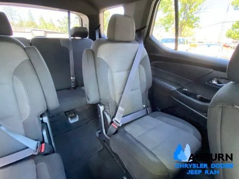 Used 2023 Chevrolet Traverse LT FWD image 25