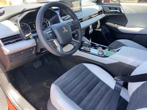 New 2026 Mitsubishi Outlander SE image 6