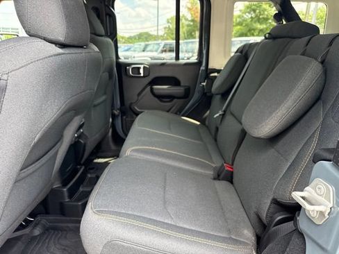 Used 2024 Jeep Wrangler Unlimited AWD/4WD image 23